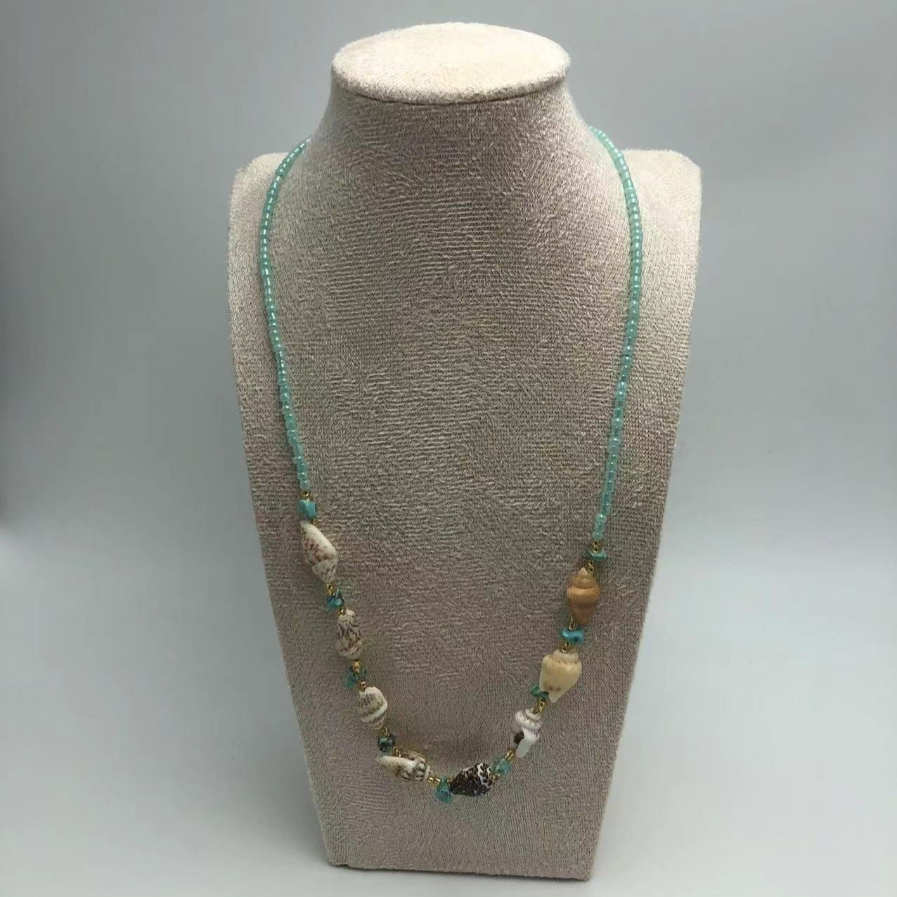 Tirkiz ogrlica sa školjkicama