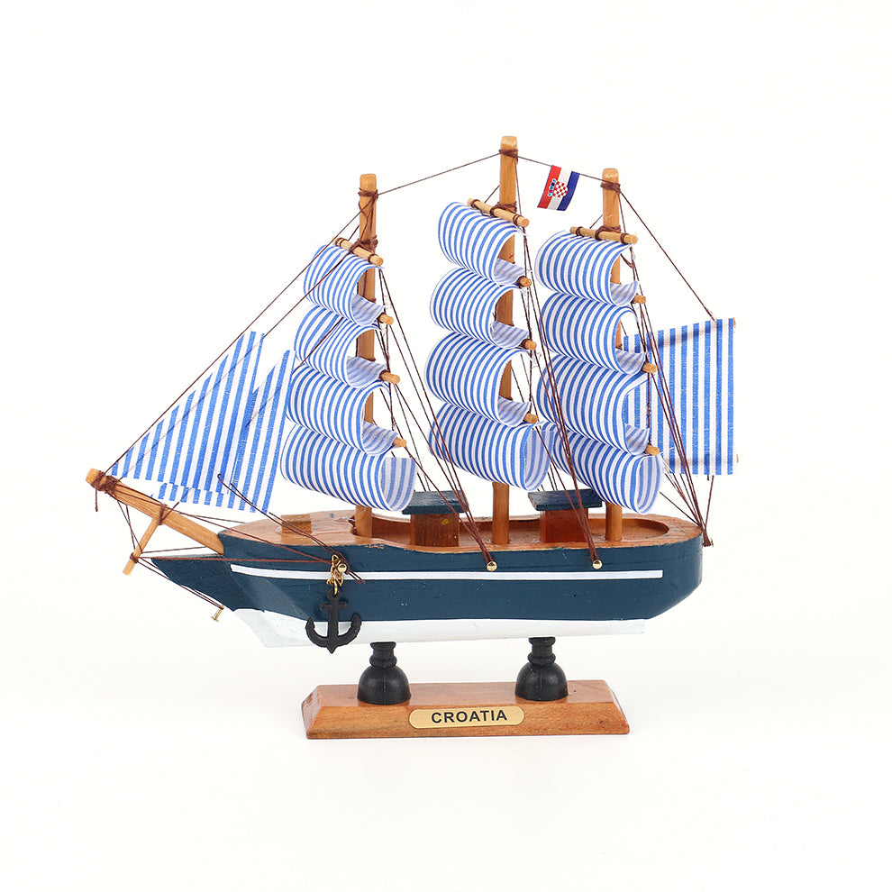 Drveni brod 20CM