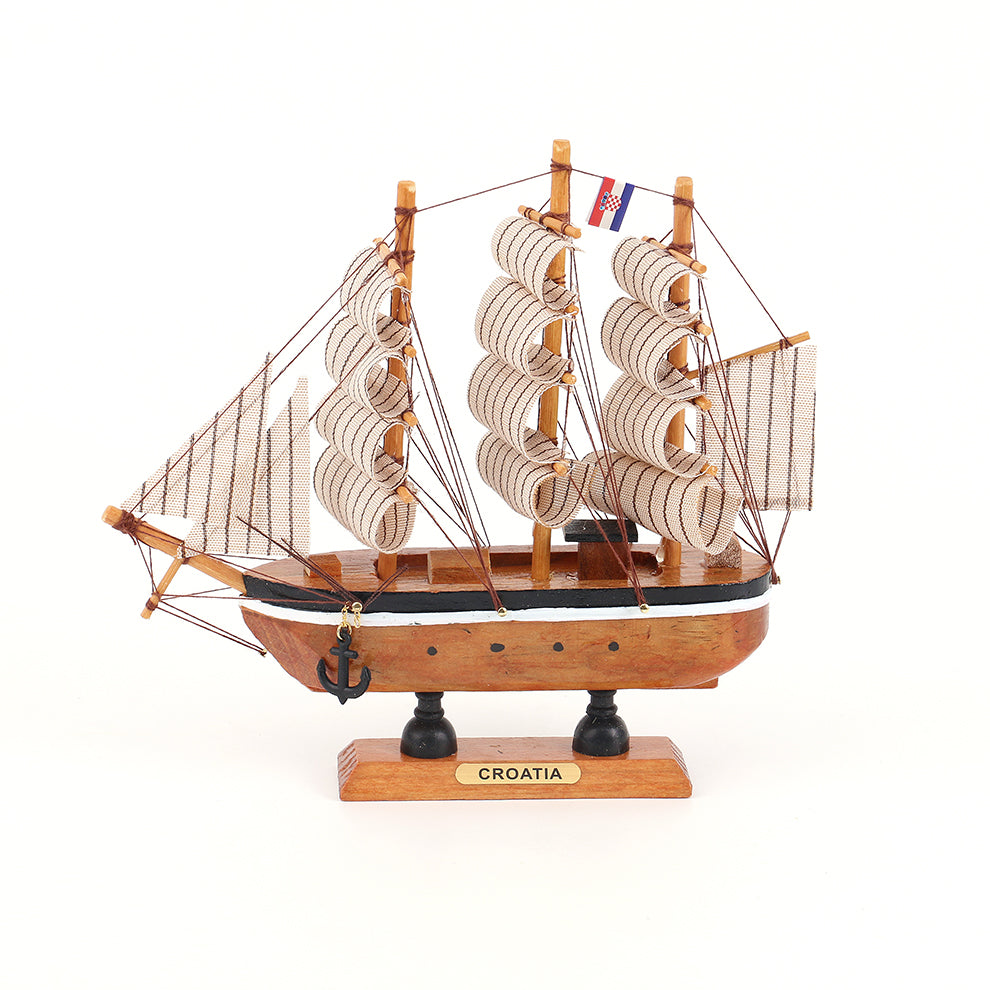 Drveni brod 20CM