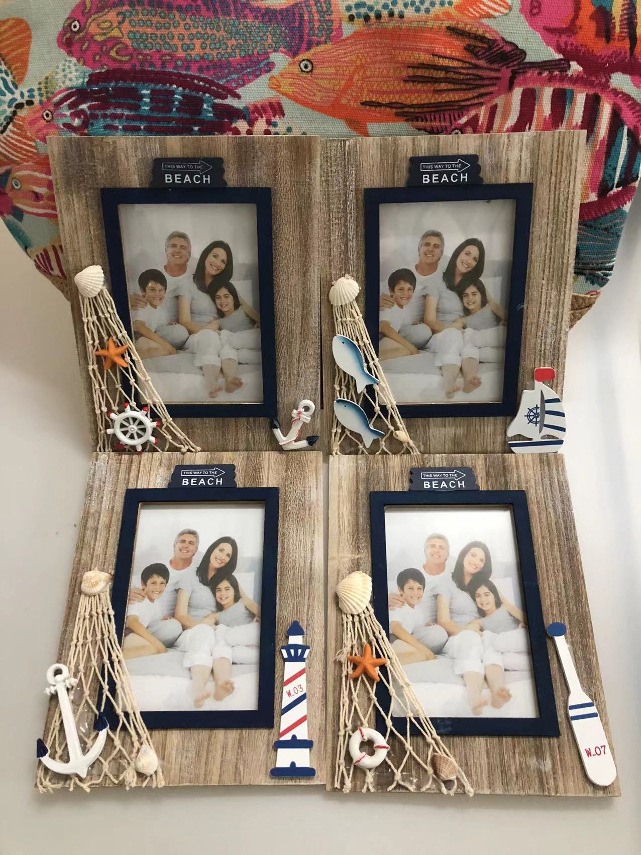 Smeđi drveni okvir s detaljima