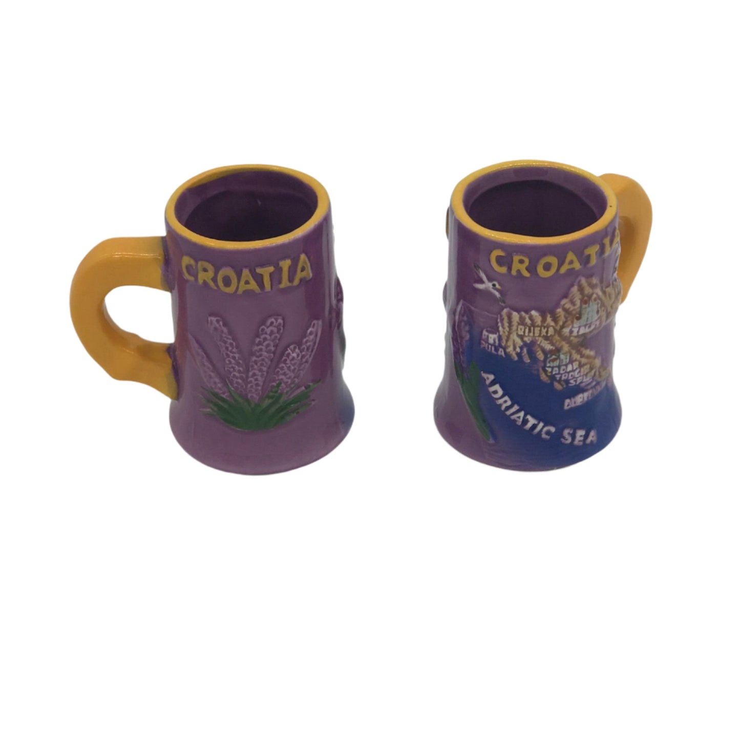 Mala keramička čašica